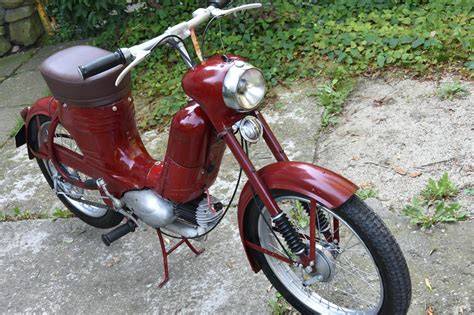 obrazy motocyklů Jawa a Pařez