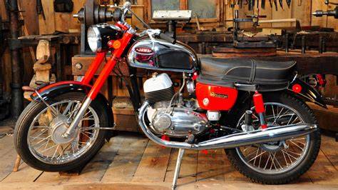 Jawa 350 pérák a další historické motocykly
