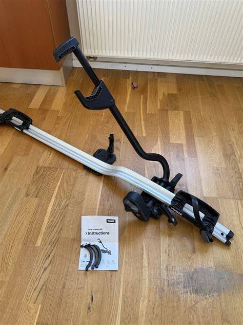 grafika porovnani nosicu Thule ProRide 598 a Hakr Speed ALU