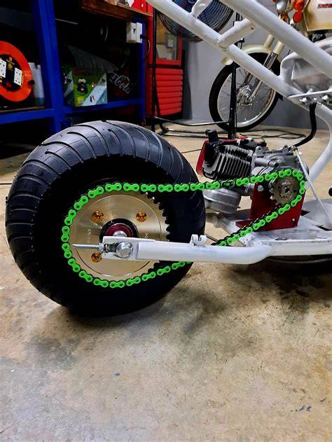 ilustrace montáže minibike (přehledně kroky)