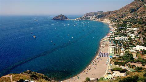 Ischia plaz Maronti západ slunce