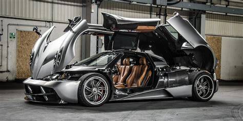 karbonová karoserie a pokročilé materiály v supercar