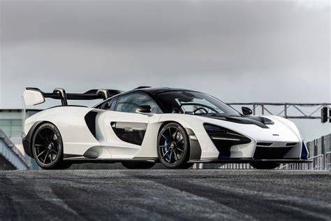 kompozitní karoserie a lehká konstrukce McLaren Senna