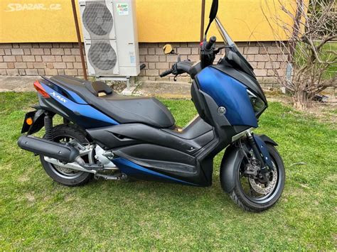 skútr Yamaha XMAX - pohled z bok