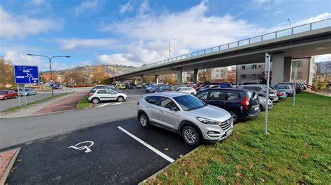 parkoviště a servisní stanice v centru