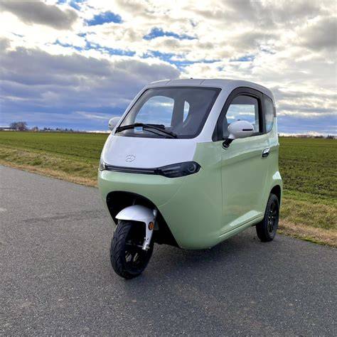 infografika elektrické tříkolky Arcimoto SRK
