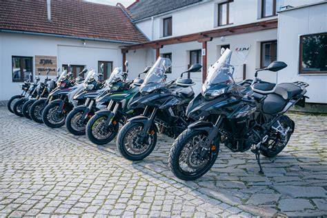 infografika o náhradních dílech pro motocykly