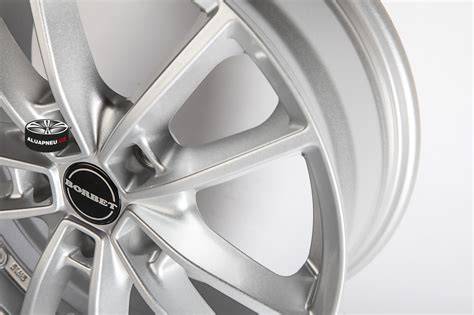Alu kola Borbet na automobilu