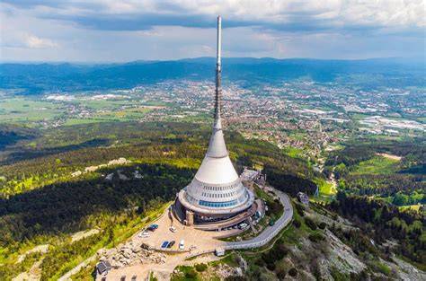 Ještěd a Liberec z výšky