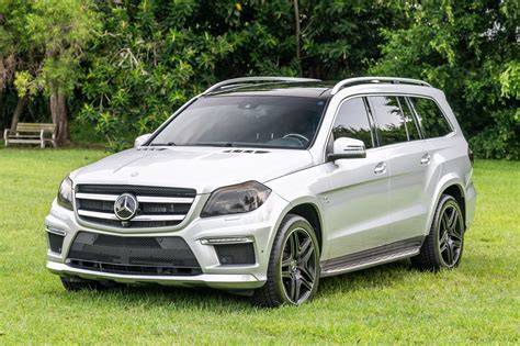 Mercedes-Benz AMG GL63 licencované odrážedlo (obrázek designu)