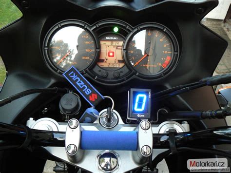 Ukazatel zařazené rychlosti na motocyklu GiPro a GP T Engineering