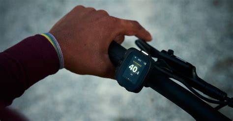 detailní pohled na baterii EnergyPak Smart a RideControl Dash 2