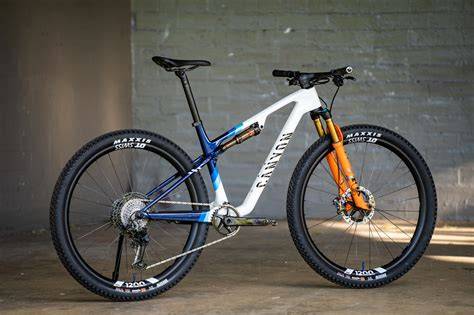 technická schéma full-suspension XC kola