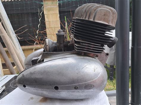 Jawa 350 dvouválcový motor karburátor