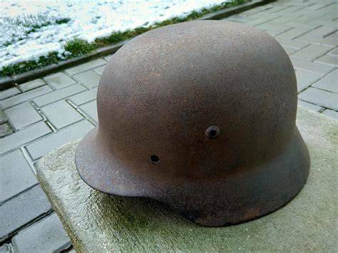 německá helma M35 v kamufláži