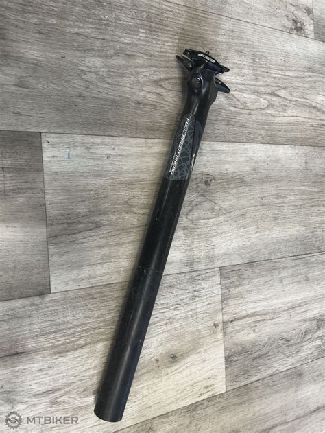 Karbonová sedlovka na silničním kole
