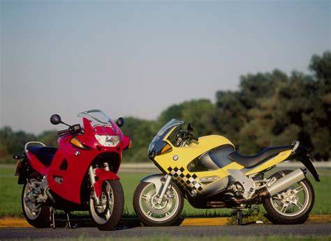 BMW K 1200 RS červená cestovní motorka