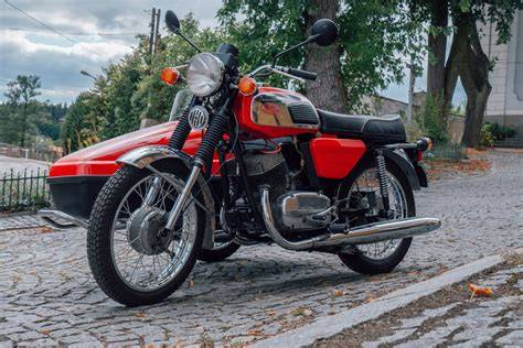 Jawa 350/634 s doutníkovými výfuky