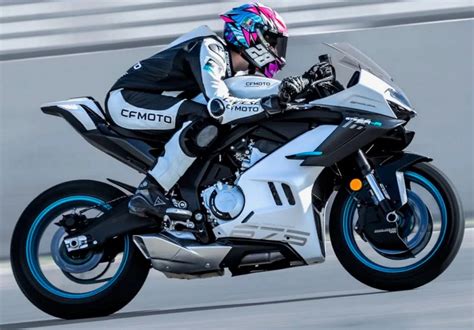 CFMOTO 675 SR-R sportovní motorka