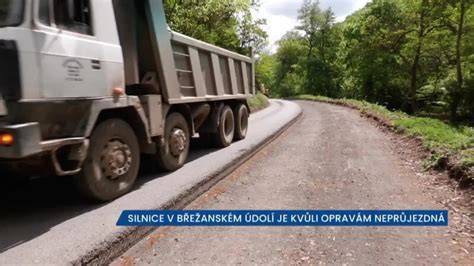 noční silnice v údolí Dunaje