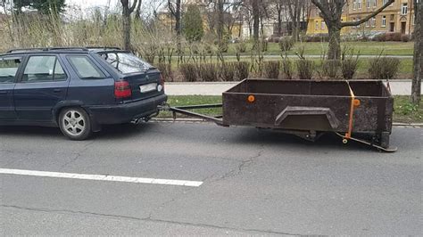 Skateboard místo kola přívěsného vozíku