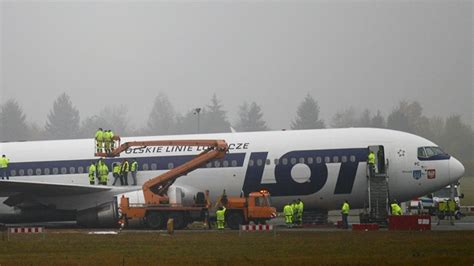 Nouzové přistání Boeingu 767 ve Varšavě