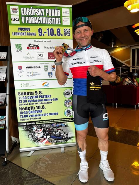 silniční cyklista s přilbou Salice