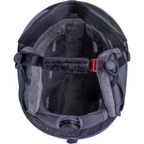 průřez lyžařskou helmou s ventilací