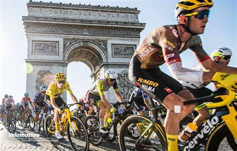cyklisté Tour de France v pelotonu