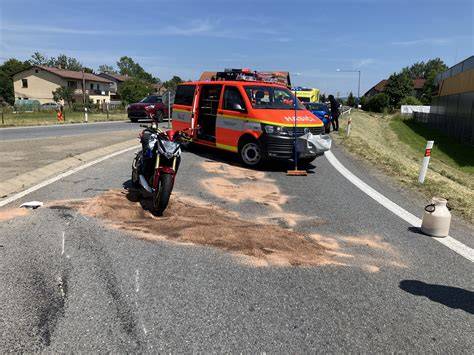 nehoda motocyklu v silničním příkopu