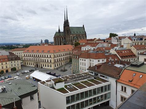 letecký pohled na letištní plochu Morava