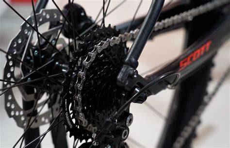 obrázek srovnání řetězů pro MTB a jejich kompatibility