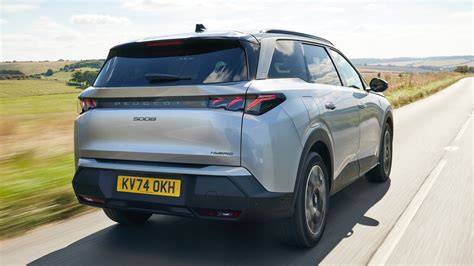 Peugeot 5008 s příčnými střešními nosiči