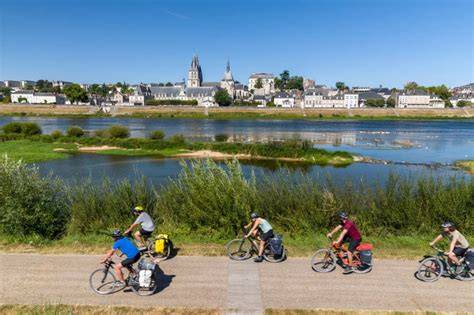 zámek na trase Loire à Vélo