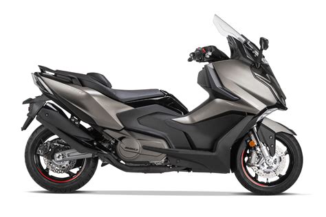 modrý matový skútr Kymco s kufrem