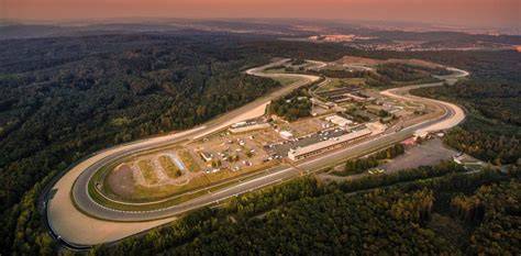 grafika závodu MotoGP Brno a Masarykův okruh