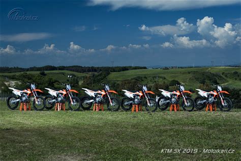 rozdíly masek KTM podle modelového roku