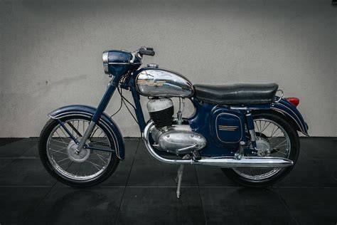 Jawa 250 Sport 590 devatenáctipalcové kolo