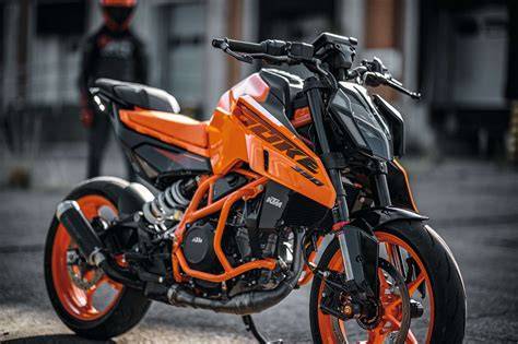 porovnání hmotnosti KTM Duke 125 a 390