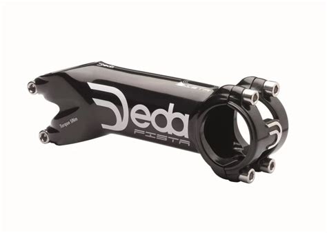 Černý představec Deda Pista na kole