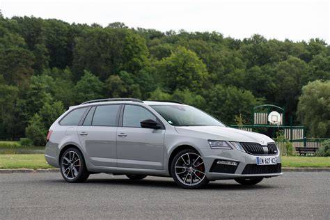 Škoda Octavia III se stříbrnými koly Ilias