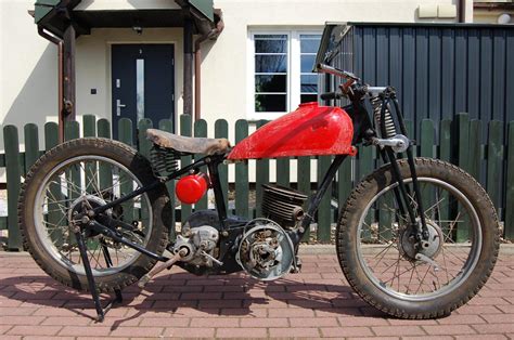 renovovaný historický motocykl Jawa