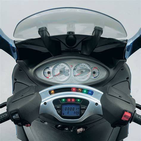 Piaggio X9 500 baterie a startovací relé