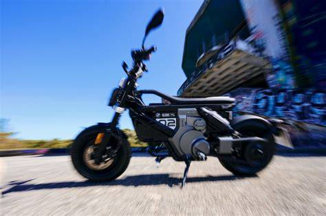 CE 02 - elektromotocykl pro město