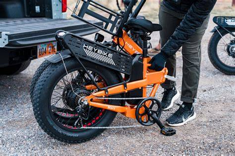 Fatbike s brašnami na expediční cestě