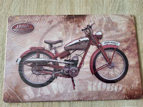 Retro plechová cedule Jawa na stěně garáže