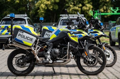 policejní motocykly PMJ v městském provozu