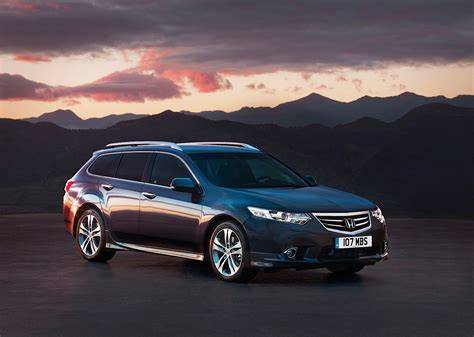 Honda Accord Tourer s horským kolem