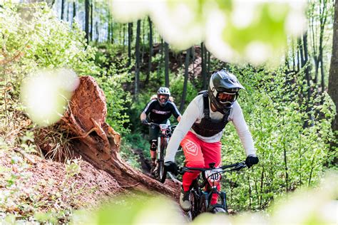 enduro závod přírodní trať