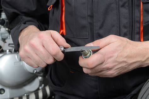 kontrola zapalovací svíčky motocyklu